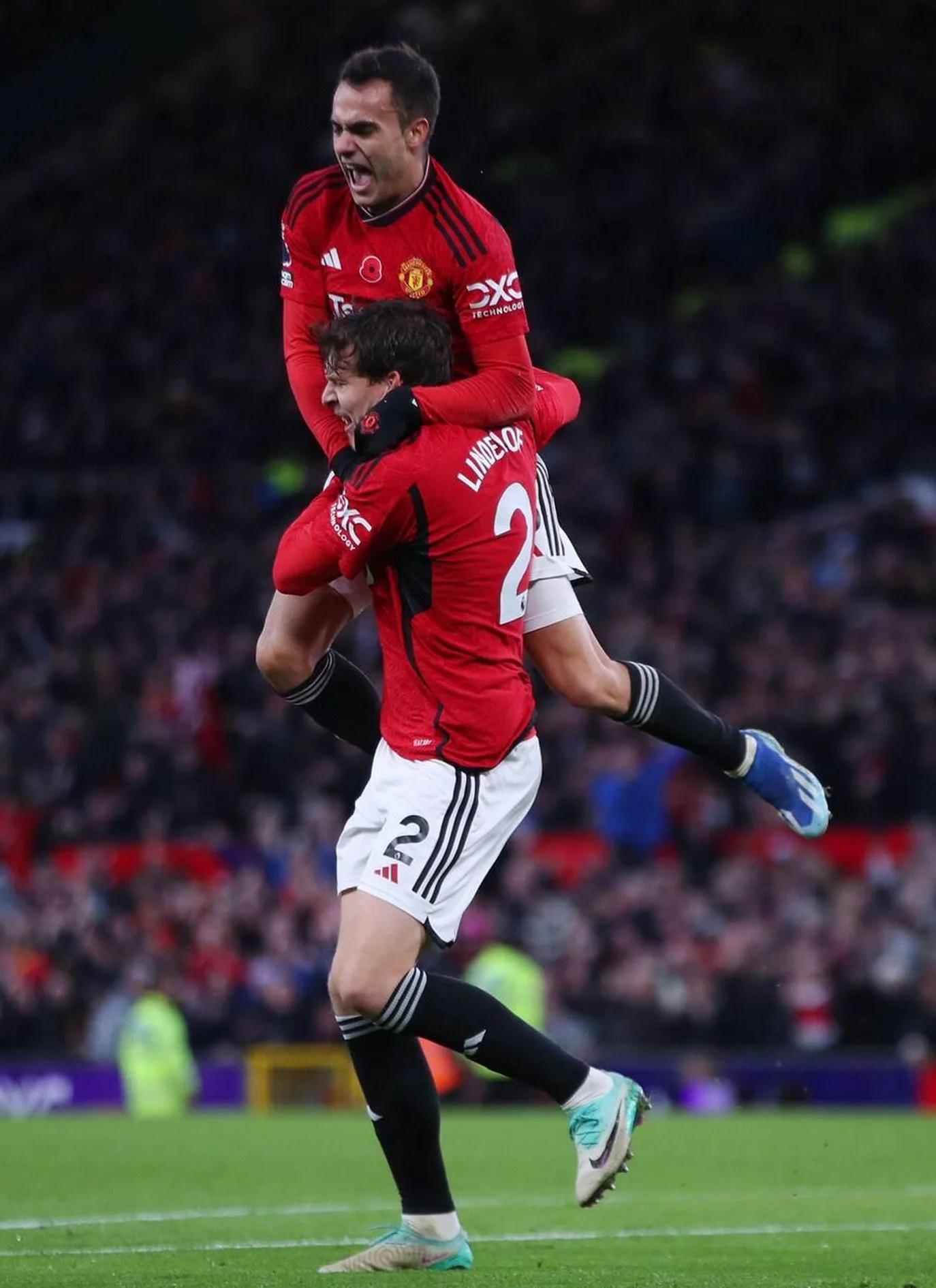 关于曼联客场击败对手，全取三分，表现亮眼的信息