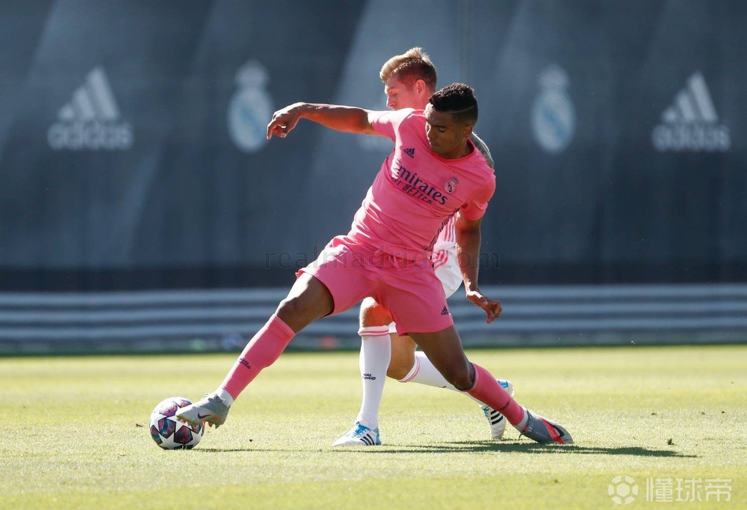 米泰级球员集体训练，备战关键比赛，引发热议