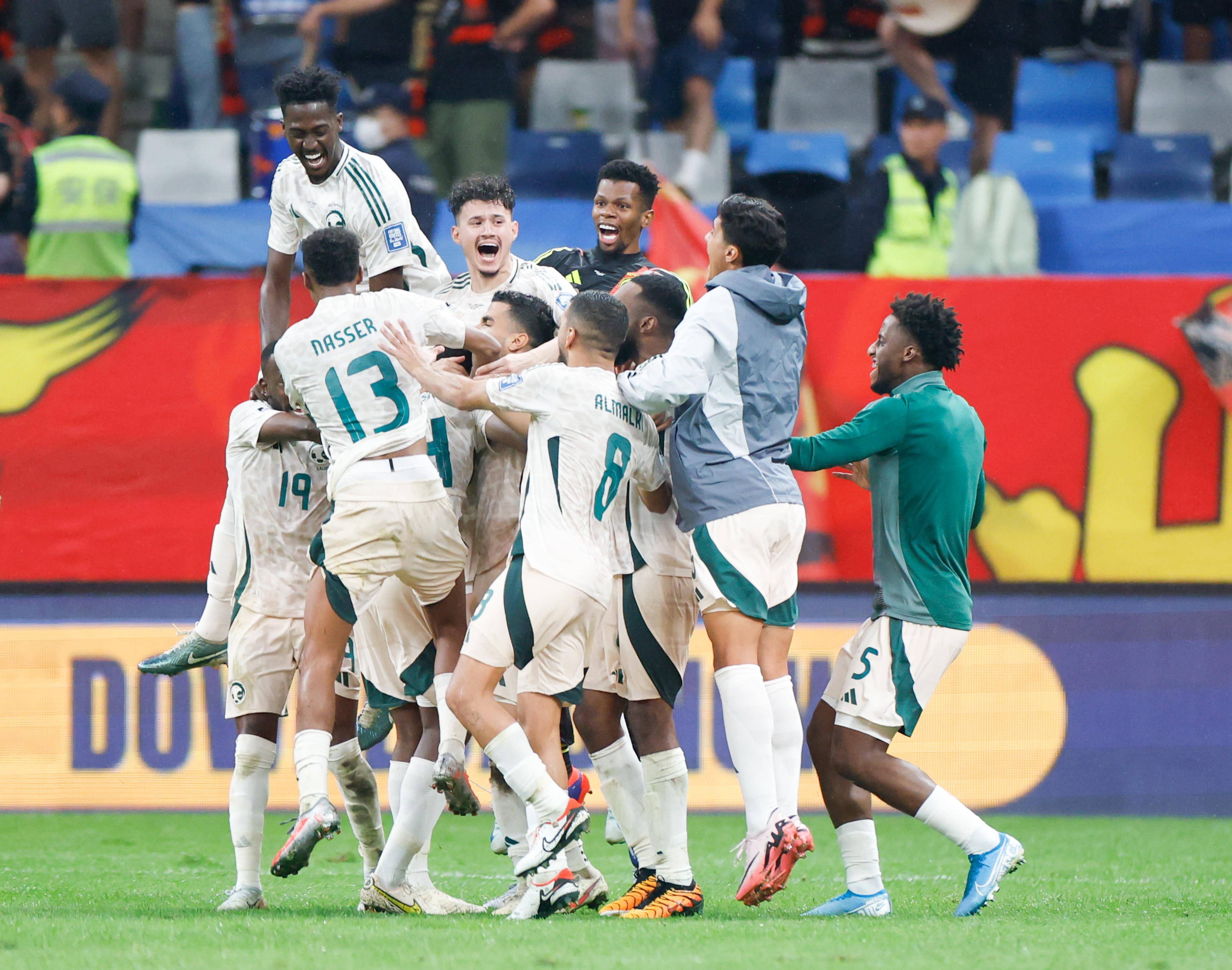 国际足球友谊赛继续进行,实力对比激烈厮杀,表现亮眼 国际足球友谊赛继续进行,实力对比激烈厮杀,表现亮眼