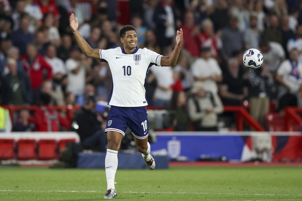 国际足球友谊赛继续进行,实力对比激烈厮杀,表现亮眼 国际足球友谊赛继续进行,实力对比激烈厮杀,表现亮眼