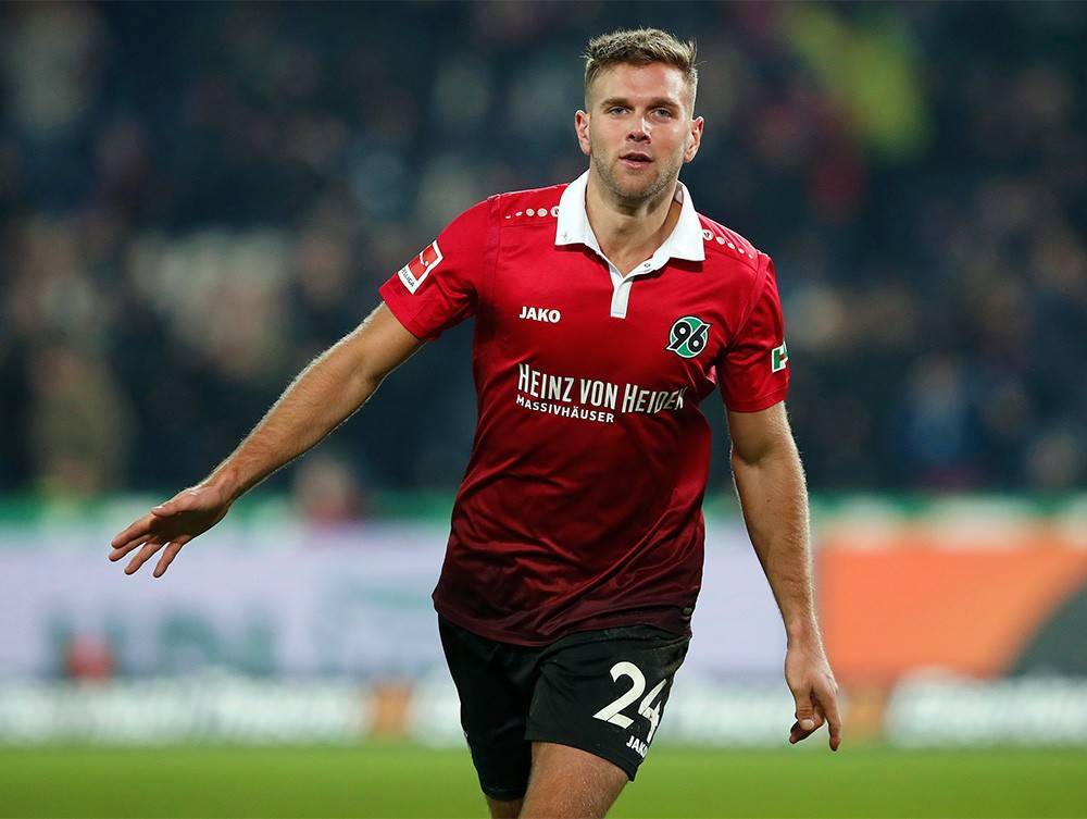 汉诺威客场不敌对手,战功不凡,振奋人心 汉诺威客场不敌对手,战功不凡,振奋人心