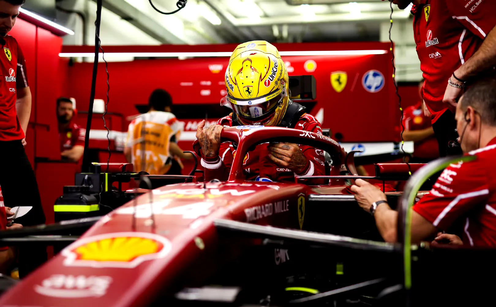 红牛二队轻取红牛车队，汉密尔顿点燃赛场的简单介绍