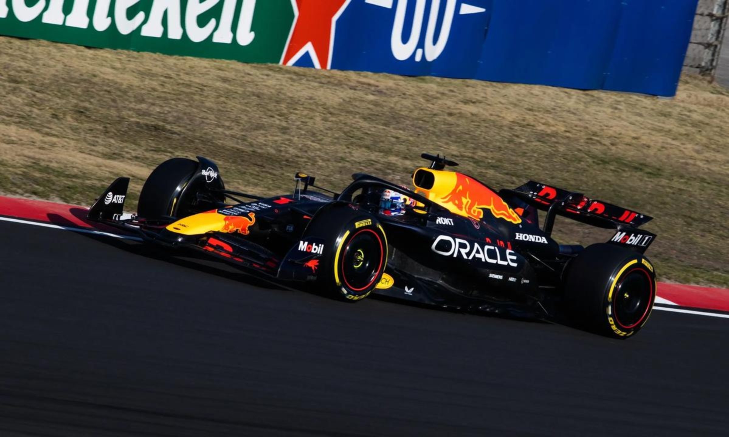 红牛二队翻盘红牛车队，维斯塔潘统治全场的简单介绍