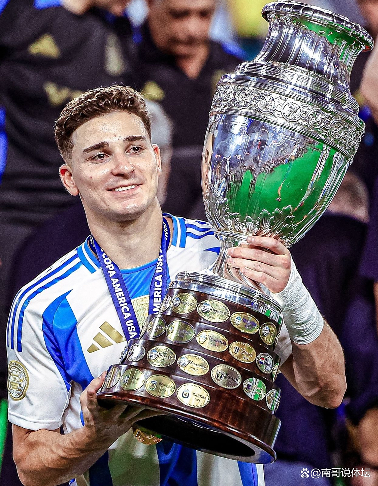 阿根廷翻盘美国，阿尔瓦雷斯高光表现