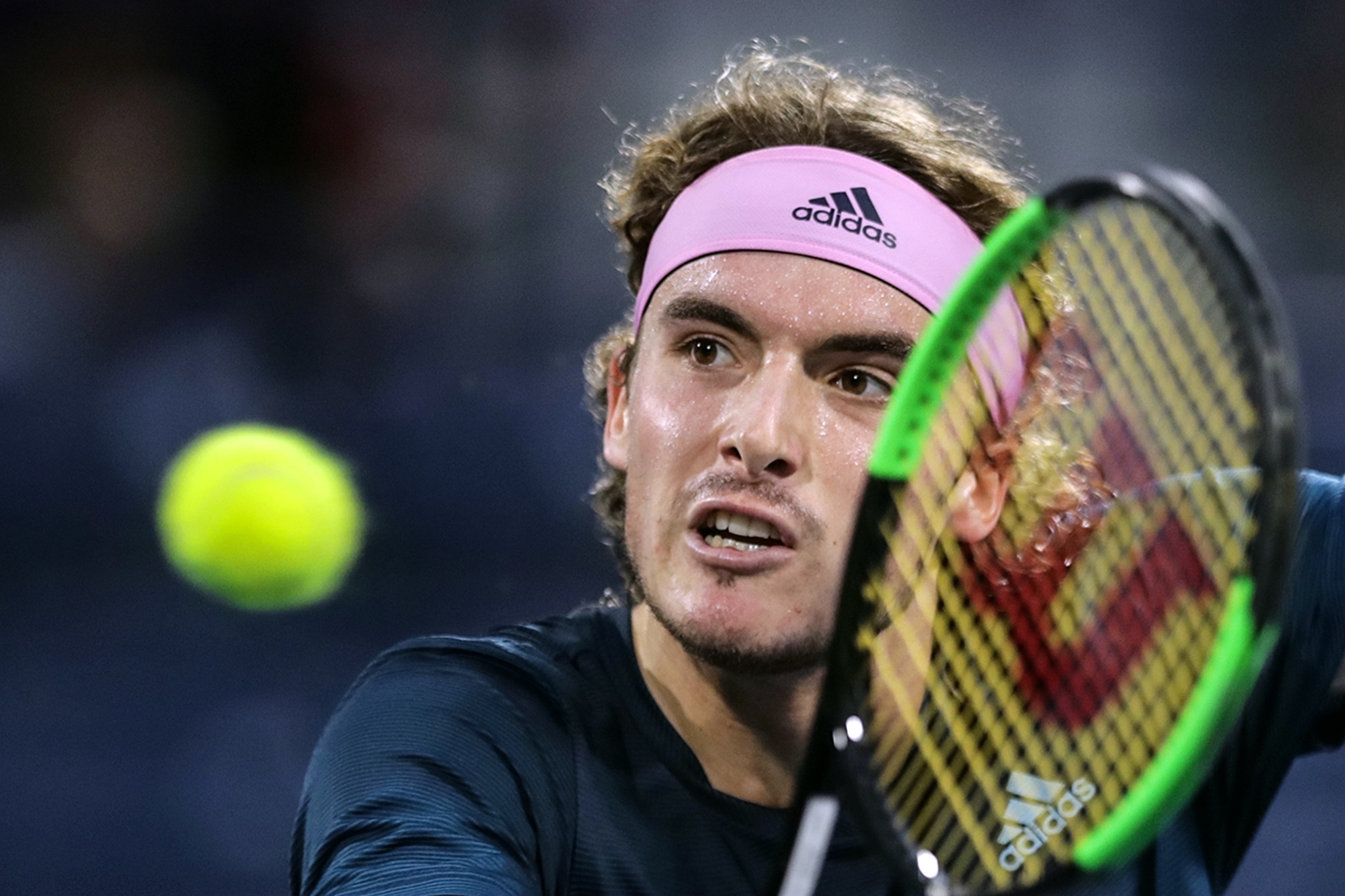 温网逆转ATP总决赛，西西帕斯点燃赛场