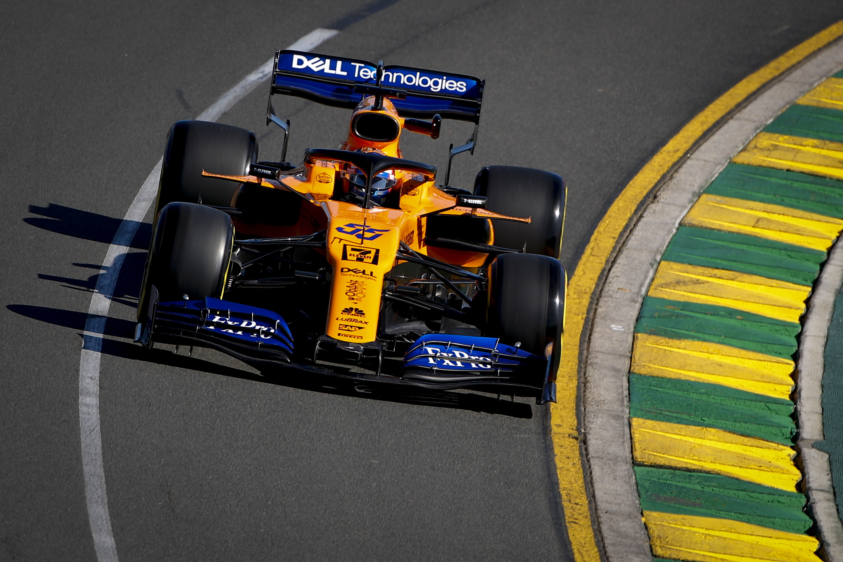 雷诺车队绝杀迈凯伦,塞恩斯惊艳四座 雷诺车队绝杀迈凯伦,塞恩斯惊艳四座