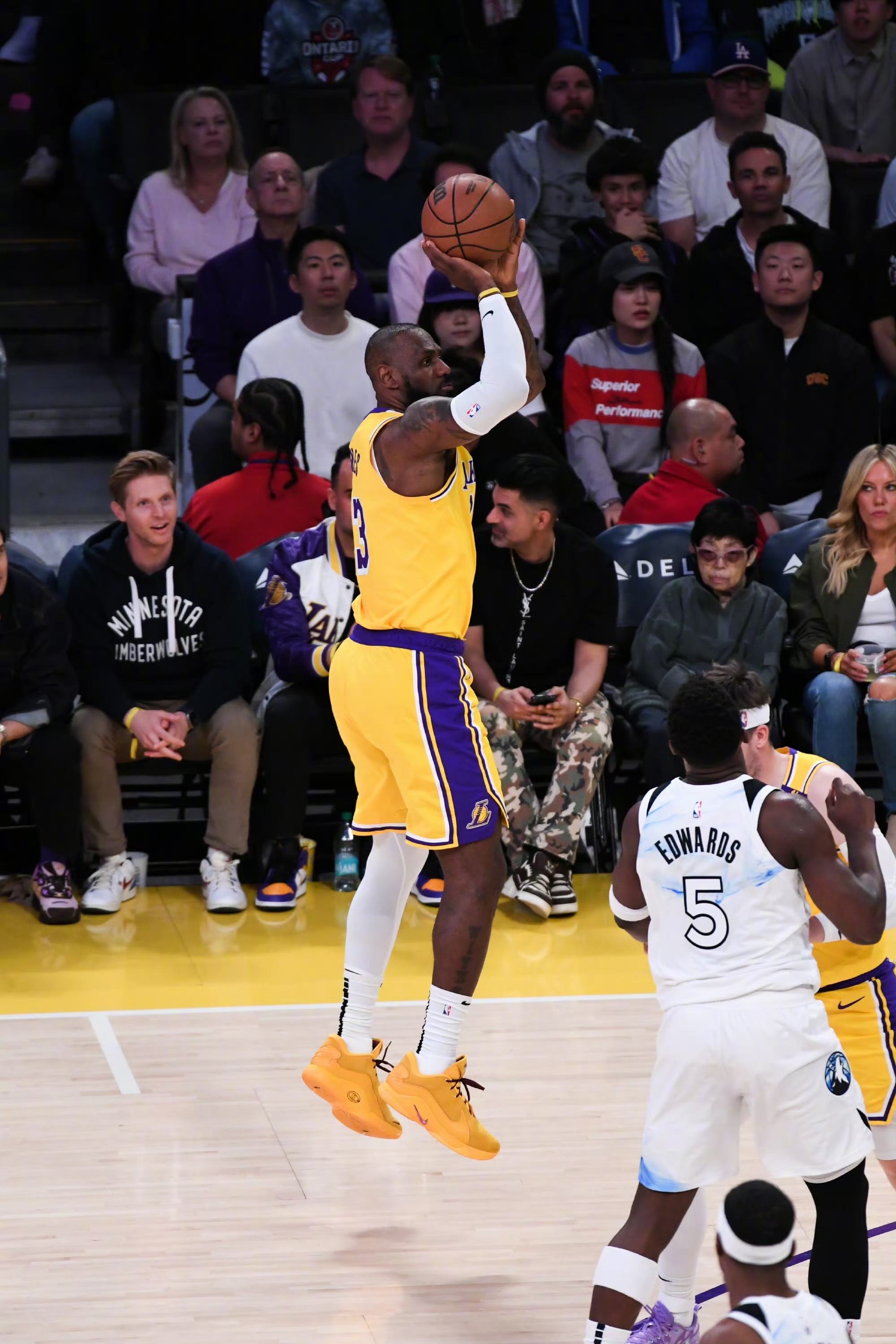 爵士鏖战湖人，戈贝尔惊艳四座