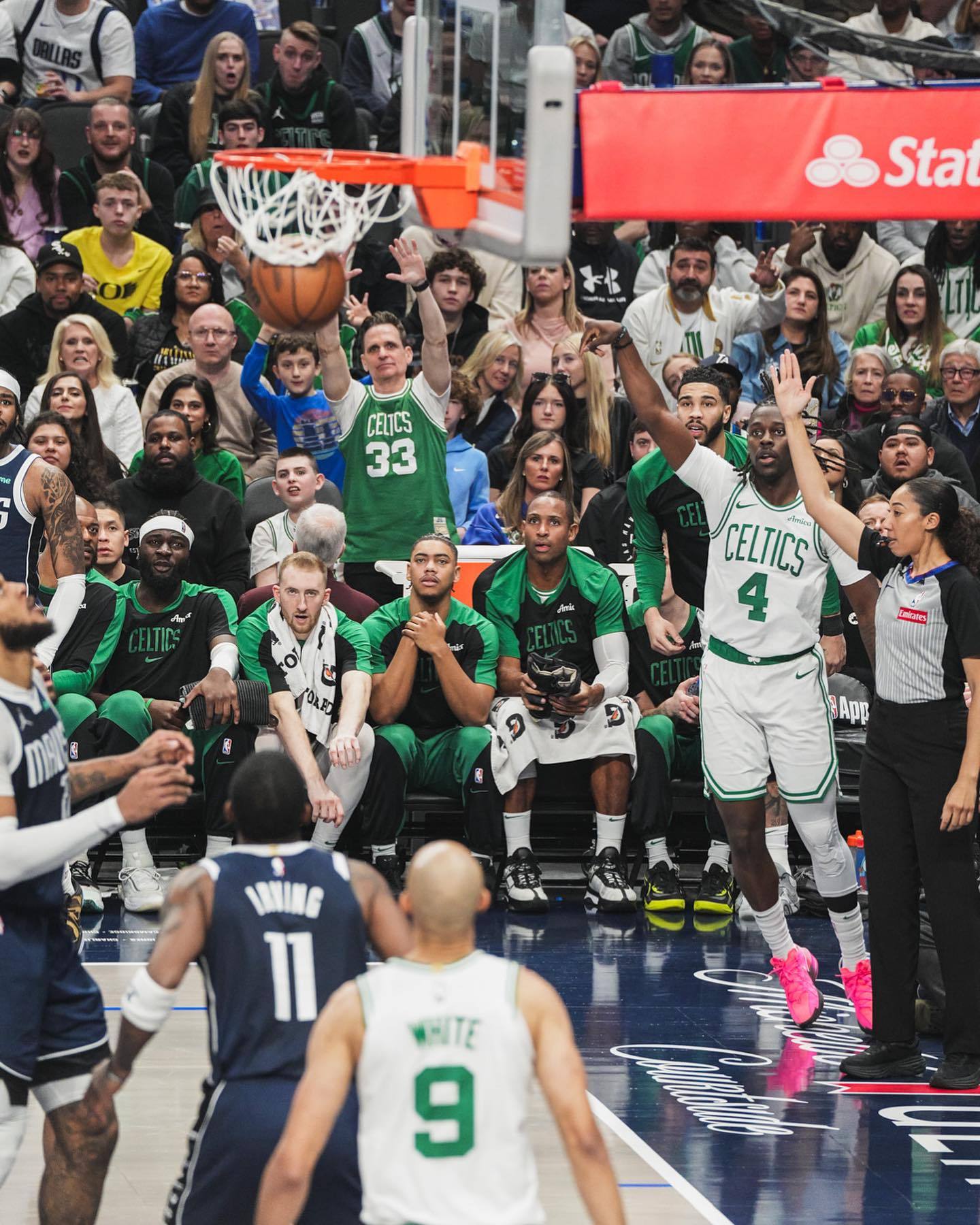 湖人轻取独行侠，杜兰特扛起全队